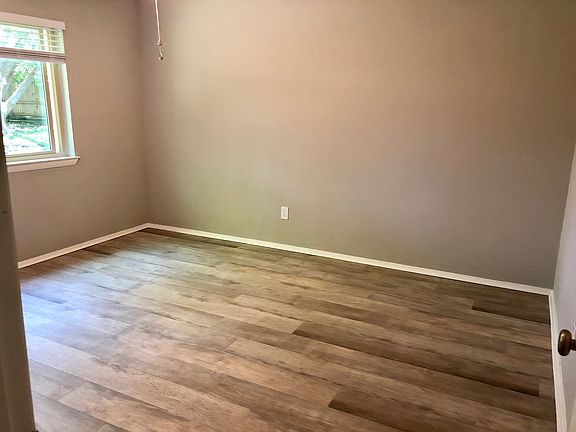 5th image of 2405 Sage Ln