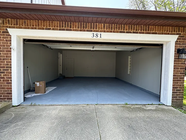 381 Kleiner St — Photo 13