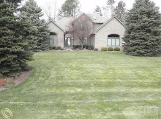125 Great Pines Dr, Oxford, MI