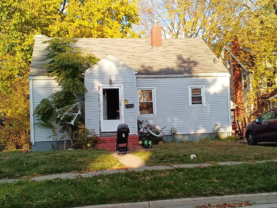2nd image of 1555 E Grand River Ave