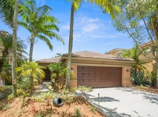 590 Conservation Dr, Fort Lauderdale, FL 33327