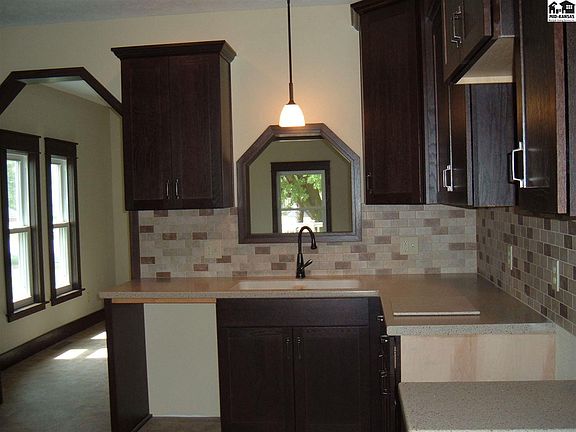 4th image of 622 N Oak St