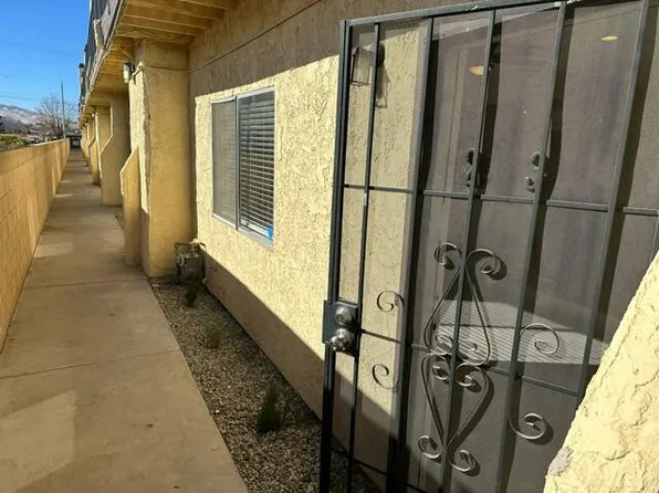38710 10th St E APT 23, Palmdale, CA 93550