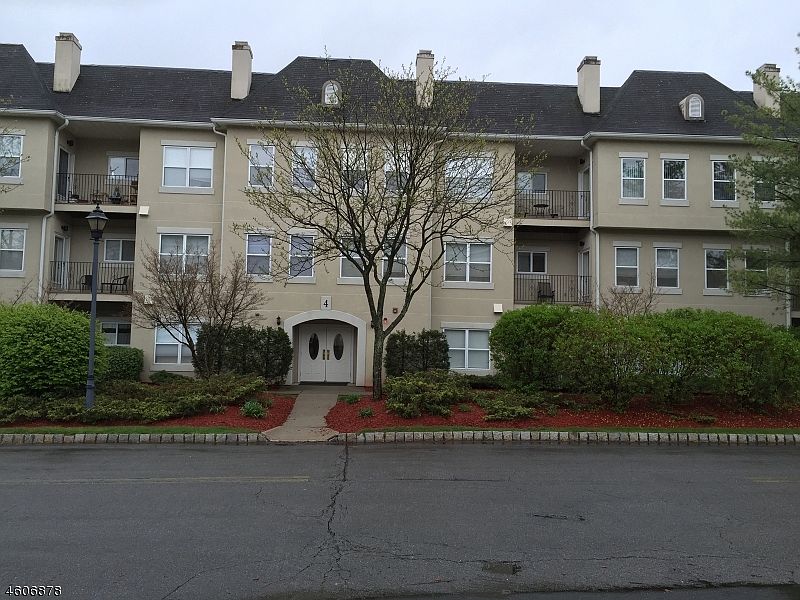 1st image of 412 Brittany Dr
