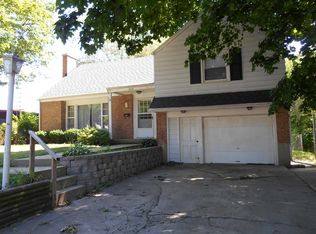 1213 S School Ave, Freeport, IL 61032