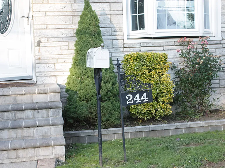 244 Lawrence St #1 — Photo 4