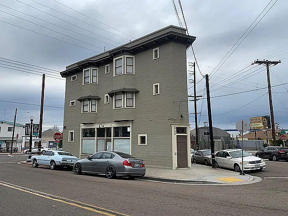 3rd image of 940 S 26th St #C