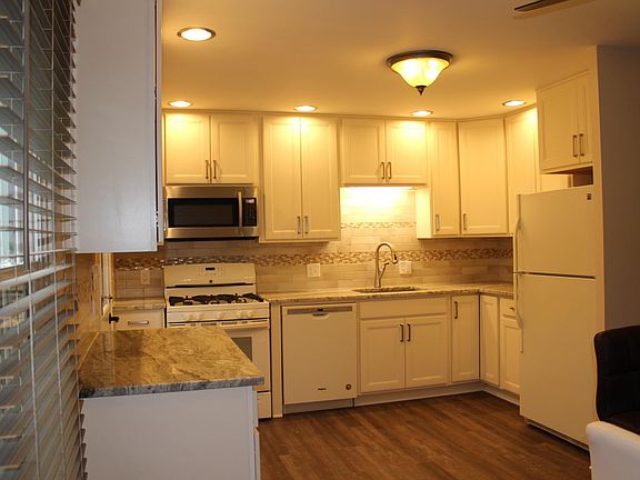 3rd image of 637 Gilmore Dr