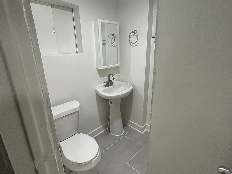 2508 Everett St #1 — Photo 10