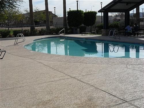 5th image of 2369 E Huntington Dr