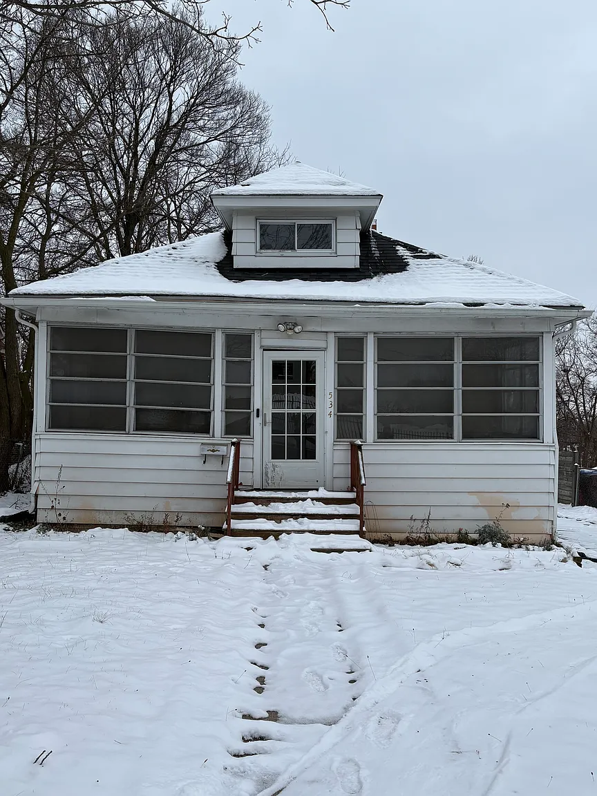 534 Davis St photo 1
