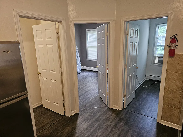 31 Parker Ave #1R — Photo 4