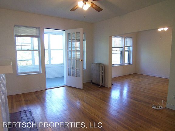 3rd image of 4704 N Sacramento Ave #1