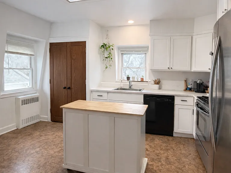 Maple St — Photo 2