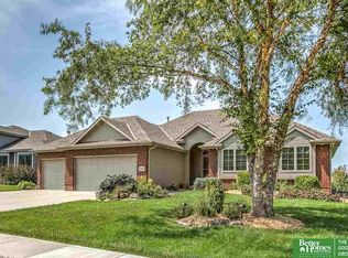 10608 S 211th St, Gretna, NE 68028