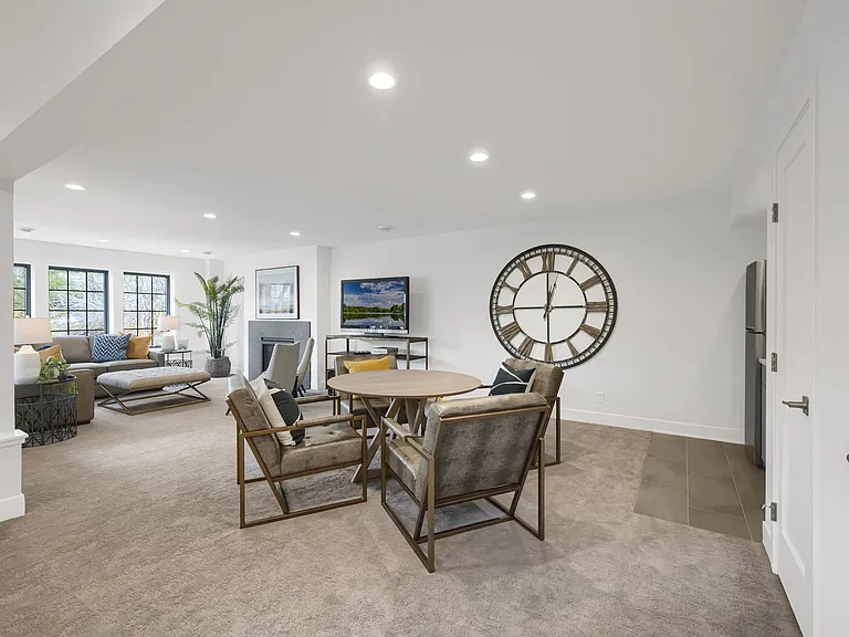 Game Room, Wet Bar