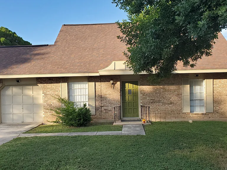 138 Meadow Dr — Photo 2