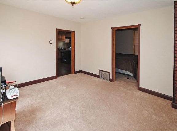 3rd image of 224 9th Ave S