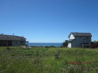 1169 Upper Pacific Dr, Whitethorn, CA 95589