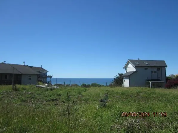 1169 Upper Pacific Dr, Whitethorn, CA 95589