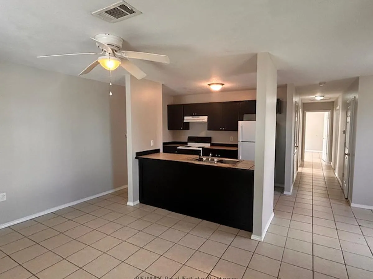2 bed, $850 — Photo 3