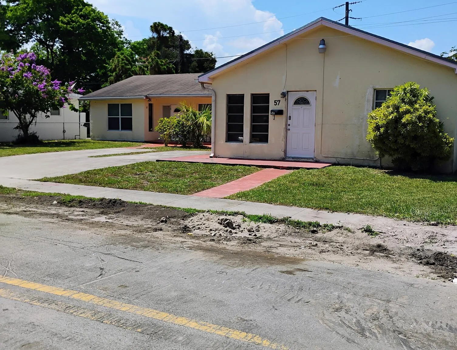 3 bed, 2.0 bath, 2400 sqft, $3,000 — Photo 1