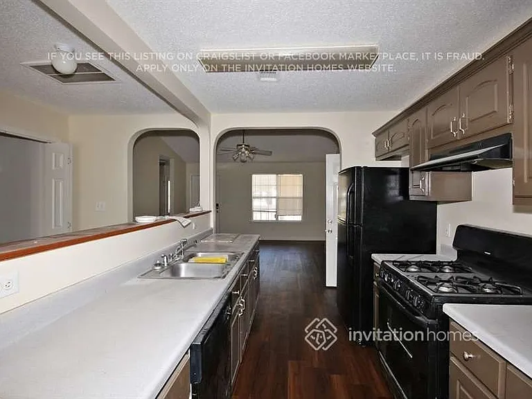 1406 N Hampton Dr — Photo 4