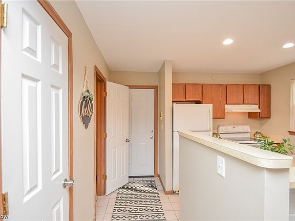 5th image of 4521 Devonshire Dr APT 2