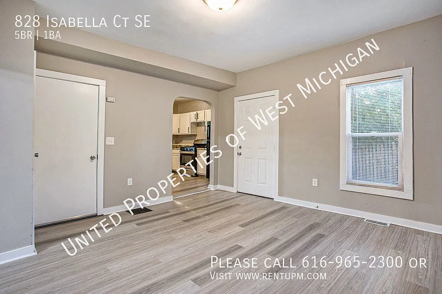 Available Now | 5 Bed 1 Bath Single Family Home in South East Grand Rapids | Modern Amenities | F... — Photo 4