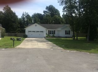 218 Molly Ct, Sneads Ferry, NC 28460