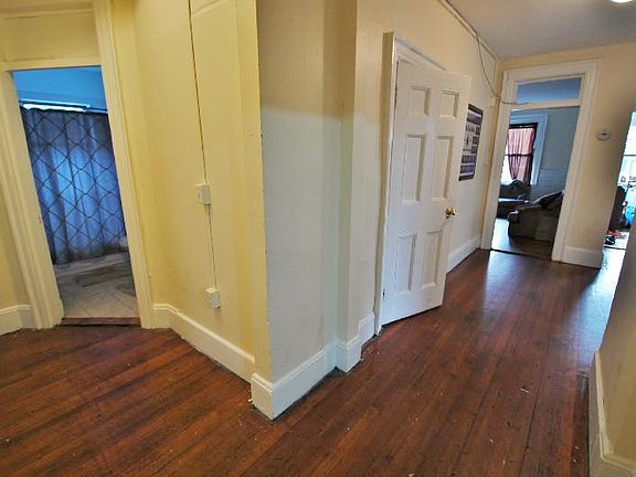 3rd image of 120 Hemenway St APT 4