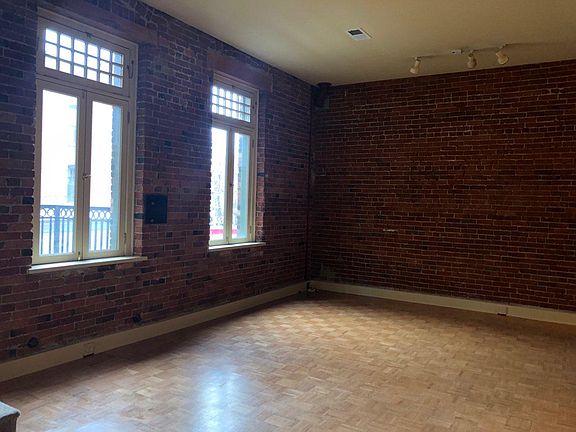 5th image of 1012 W Railroad Ave APT 103