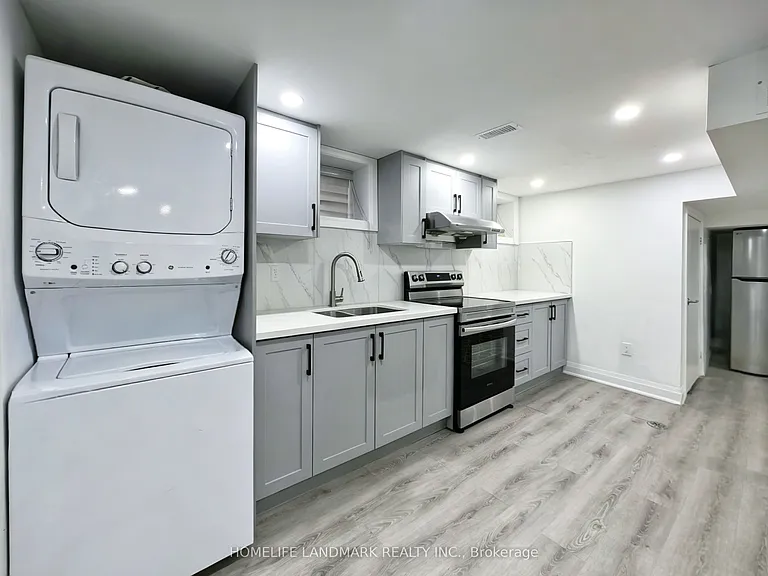 181 Maple Ave #LOWER — Photo 2