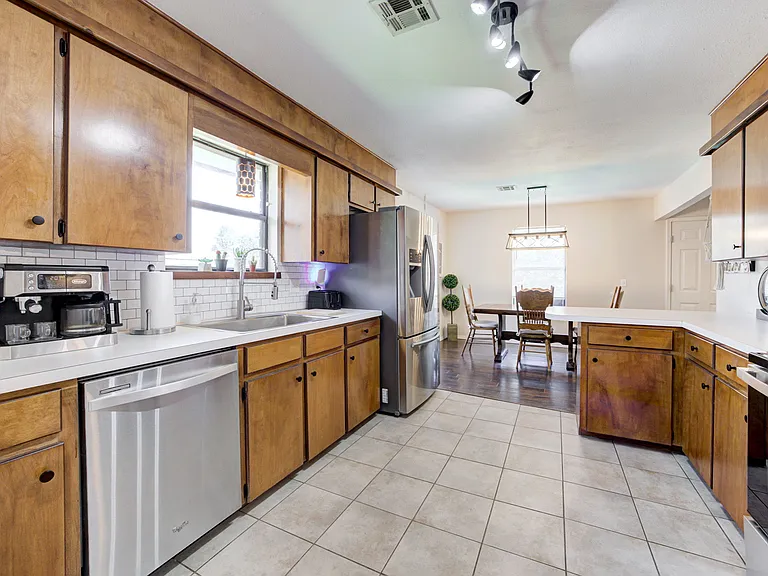 2109 S August St — Photo 20