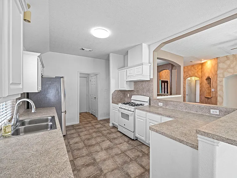 12918 Stratford Mill Ln — Photo 13