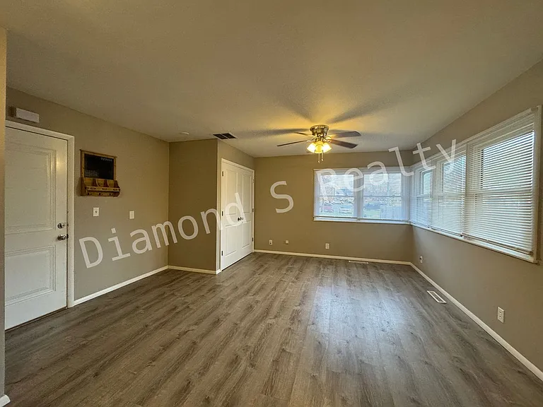 2202 S Prospect Ct — Photo 10