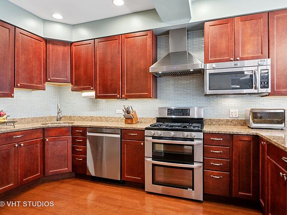 4th image of 909 W Diversey Pkwy APT 2W