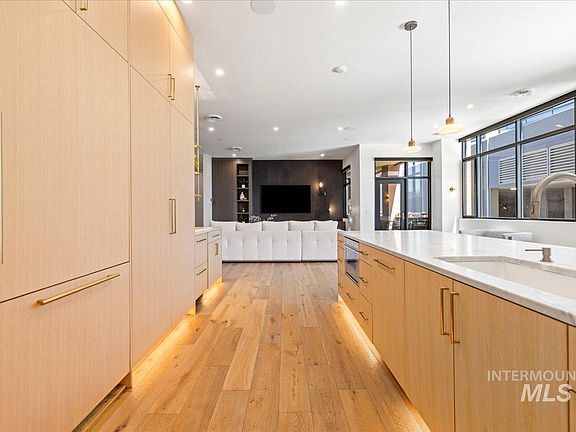 4th image of 1112 W Main St #503-503-503