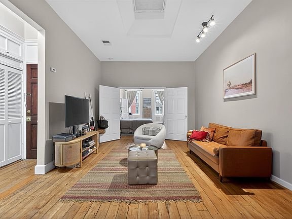 4th image of 812 Washington St APT 5