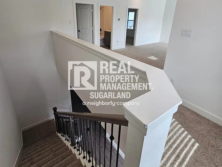 1414 Emma Lake Dr — Photo 35