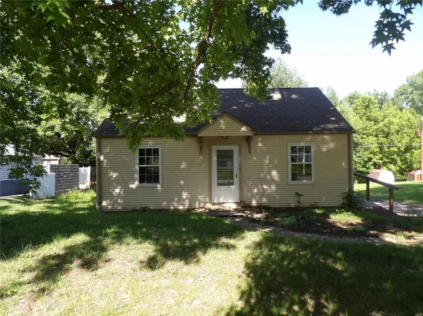 56 Pine Trl, Fairview Heights, IL 62208