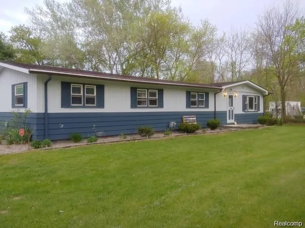21275 Karr Rd, Belleville, MI 48111