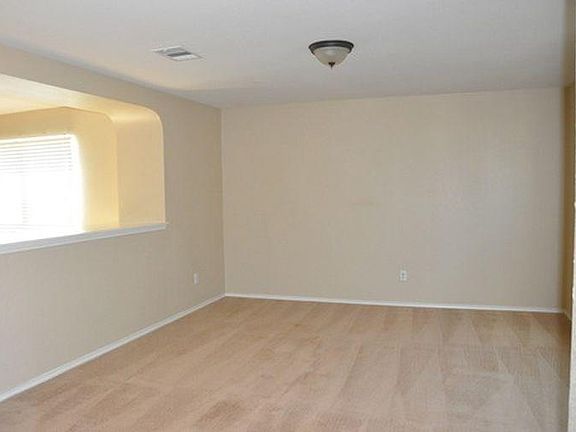 3rd image of 4400 Woodstock Dr
