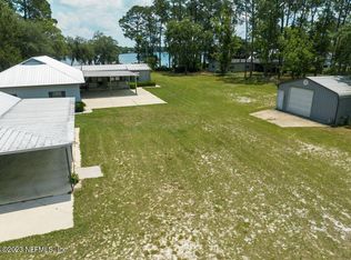 351 Star Lake Dr, Hawthorne, FL 32640