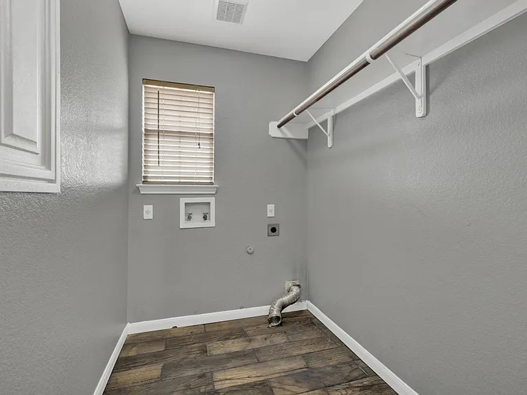 400 Summer Dr — Photo 29