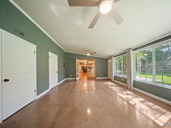 5th image of 17 McFarland Dr