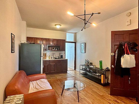 5th image of 477 Willoughby Ave APT 4