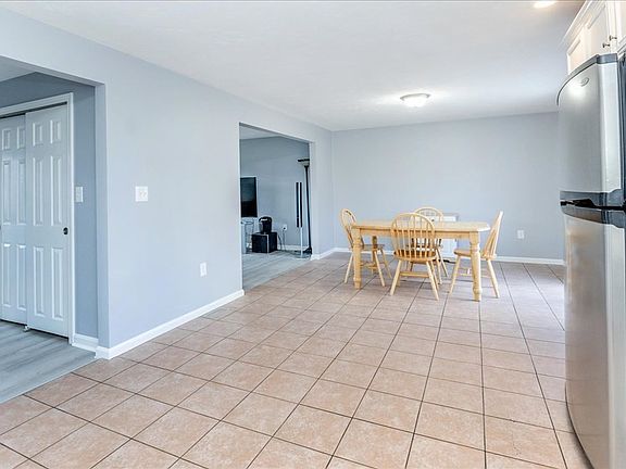 5th image of 65 Nelson Dr