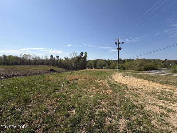 3rd image of 532 White Oak Rd