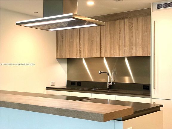 4th image of 1000 Brickell Plz Unit 2414